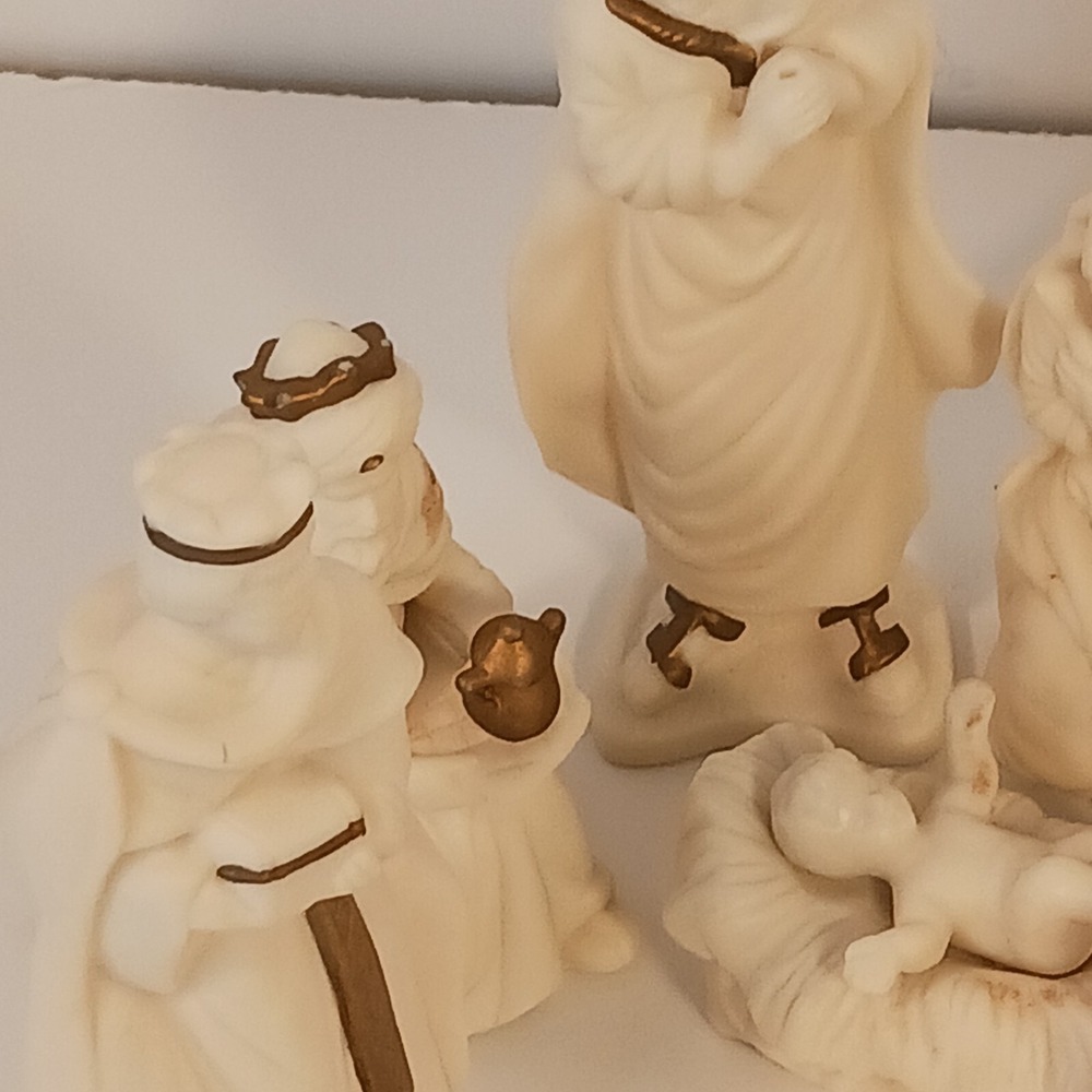 Porcelain Nativity 10 pc. set distributed by Hudson Corp. Ivory Color - Picture 5 of 11